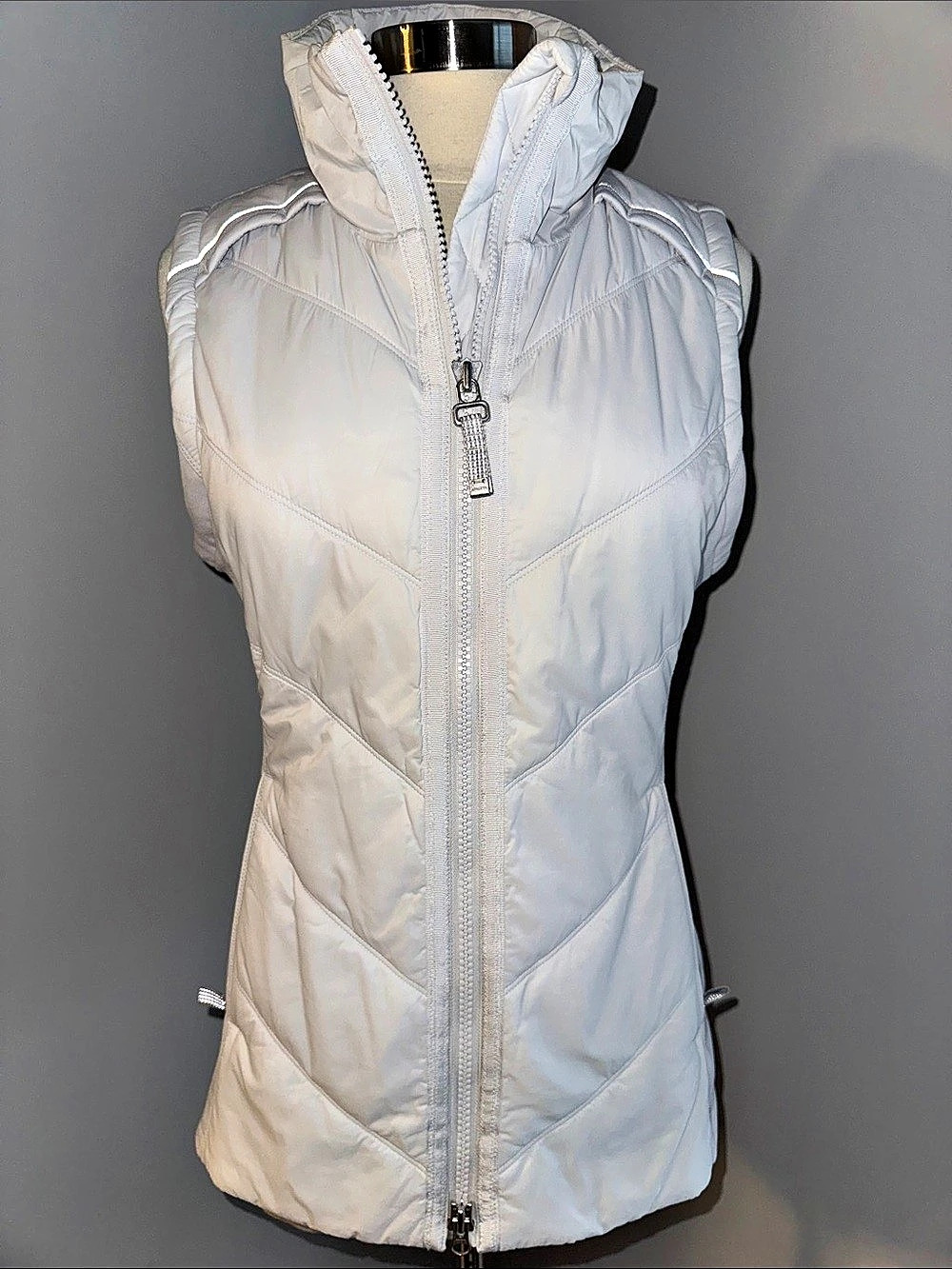 Athleta Rock Ridge PrimaLoft® Chevron Vest Fog Gray Medium - Picture 2 of 10